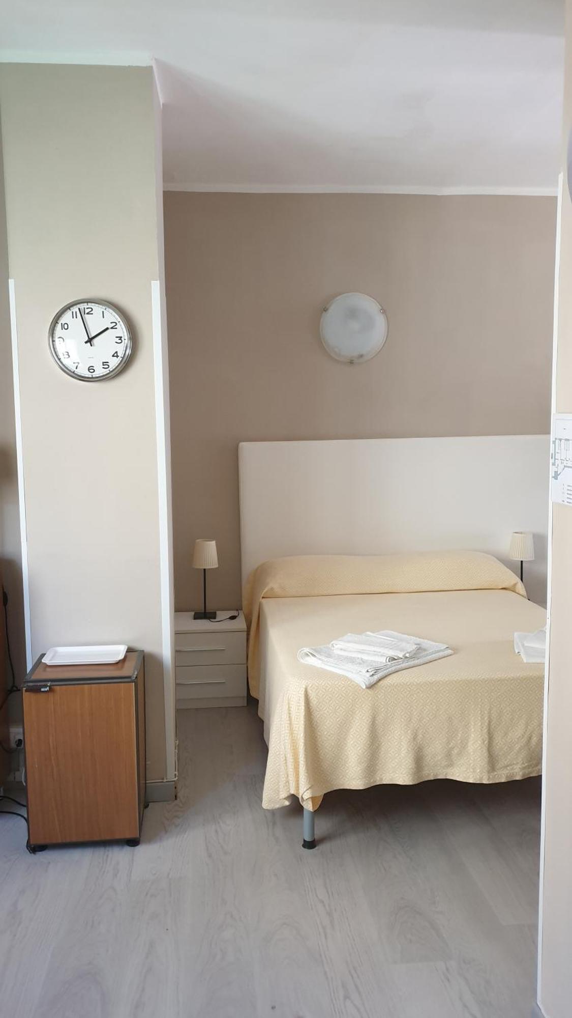 פינאלה ליגורה Piccolo Hotel Holiday Center מראה חיצוני תמונה