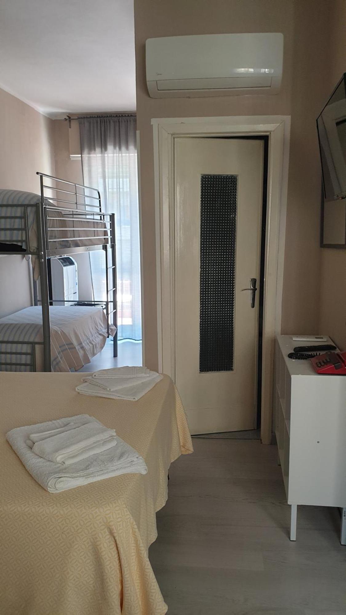 פינאלה ליגורה Piccolo Hotel Holiday Center מראה חיצוני תמונה